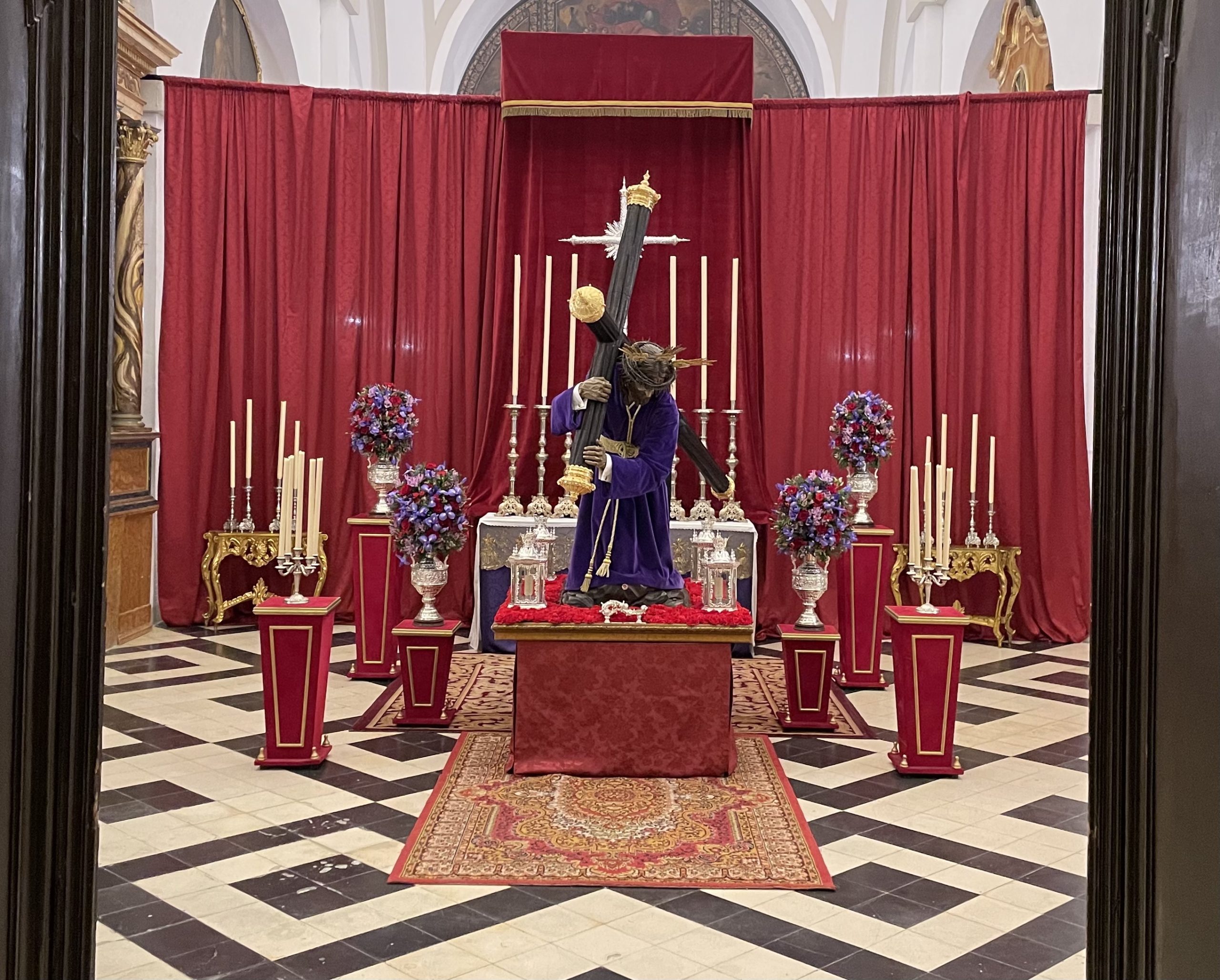 Besamanos a Nuestro Padre Jesús Caído